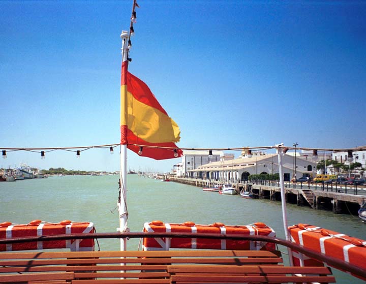 20000615-2-22-Puerto-Ferry-Flag (68K)