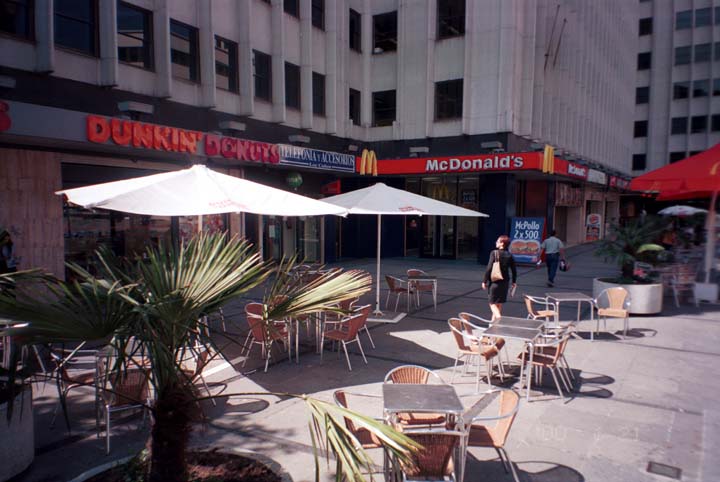 20000621-1-09-Madrid-Dunkin-Donuts-McDonalds (71K)