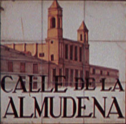20000621-2-32A-Madrid-Calle-de-la-Almudena-sign (36K)