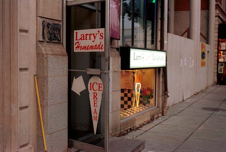 20000712-3-10-DC-Larrys-Homemade (60K)